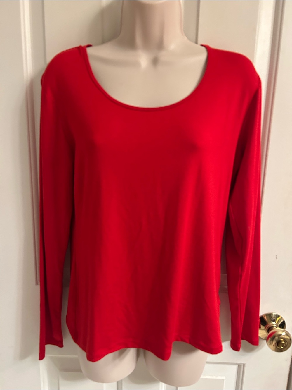 Danskin Now Red Long Sleeve Scoop Neck Top